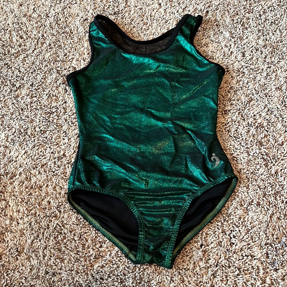 shiny emerald green leo
